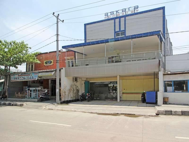Hotel Reddoorz Near Uns Solo Esterno foto