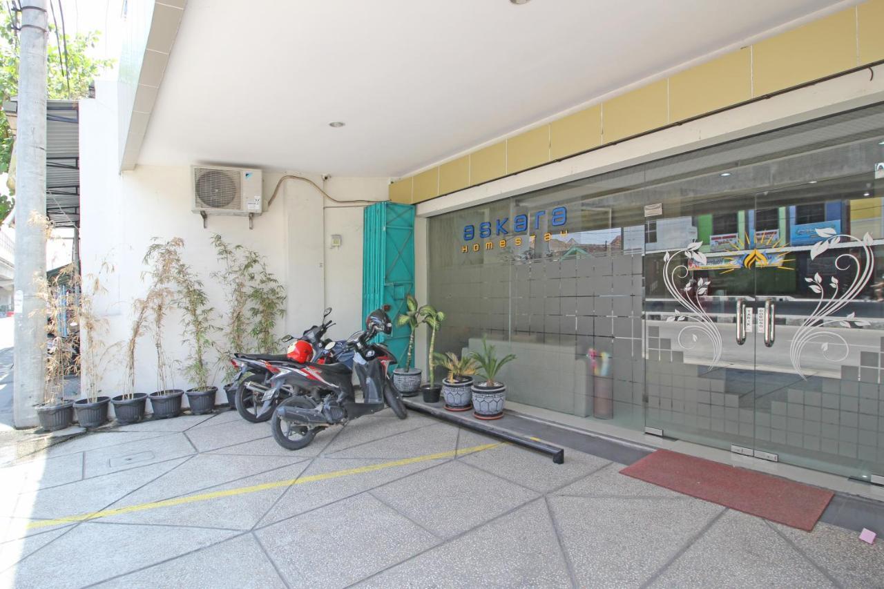Hotel Reddoorz Near Uns Solo Esterno foto